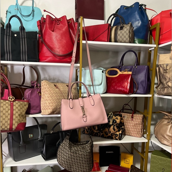 🛍️👛LIKE THIS POST TO BE NOTIFIED AND PLEASE SHARE👜🎒Luxury bags and more❤️🌟 - Picture 15 of 16